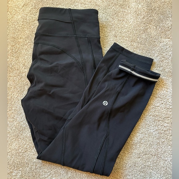 BLACK LULULEMON SIZE 8 HIGH RISE CROP RUNNING TIGHTS WITH POCKETS - Picture 3 of 5